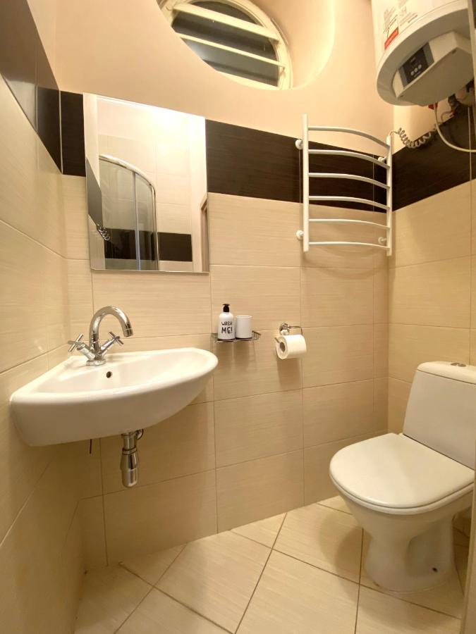 Family Apartment Lviv Exteriör bild