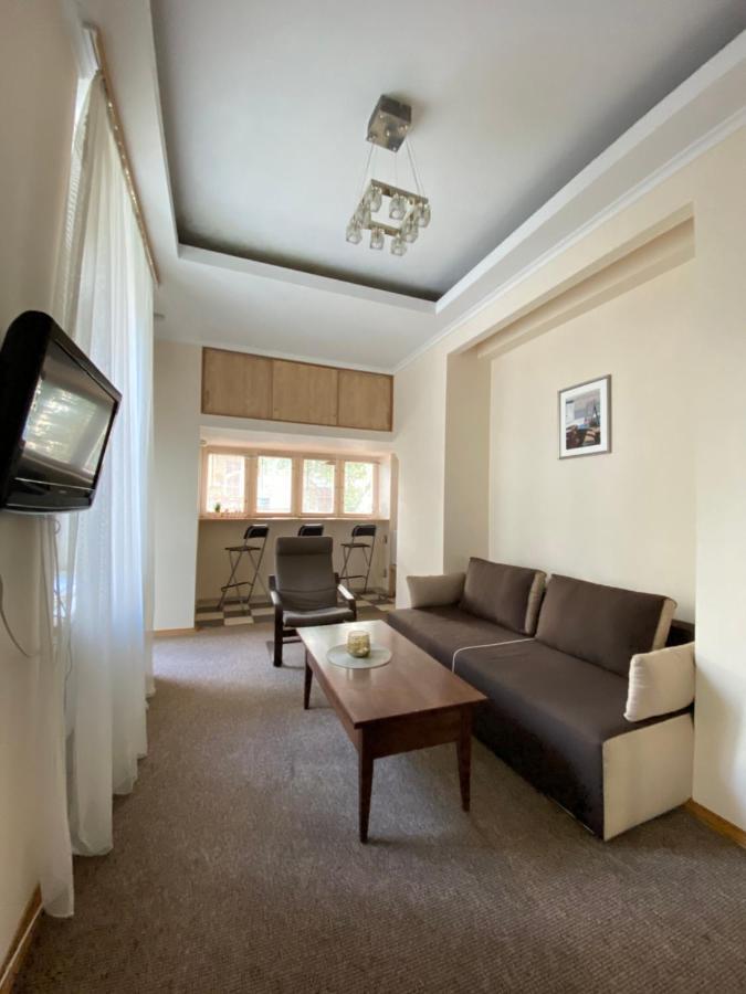 Family Apartment Lviv Exteriör bild